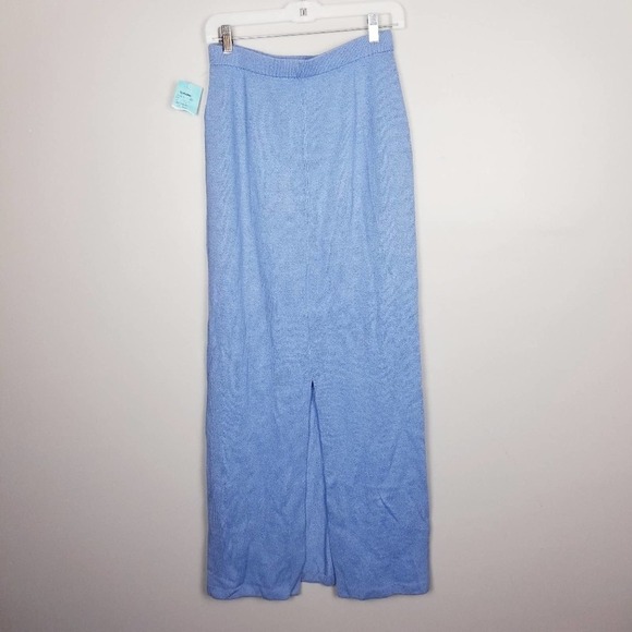St. John classic long knit skirt in light blue, 8 - Picture 4 of 4